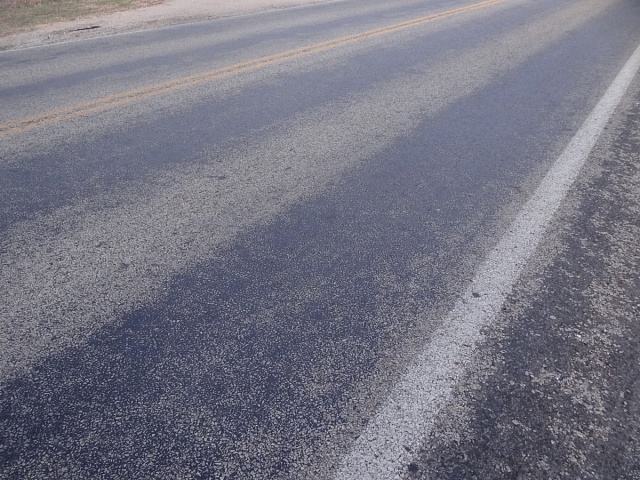 Bleeding asphalt - образование плёнки битума на существующем асфальтобетонном дорожном покрытии